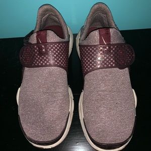 Nike sock dart SE ‘night maroon’ shoes